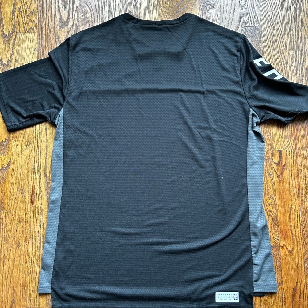 Fox Men'’s Defend Jersey - large. Black and gray. - Picture 3 of 3